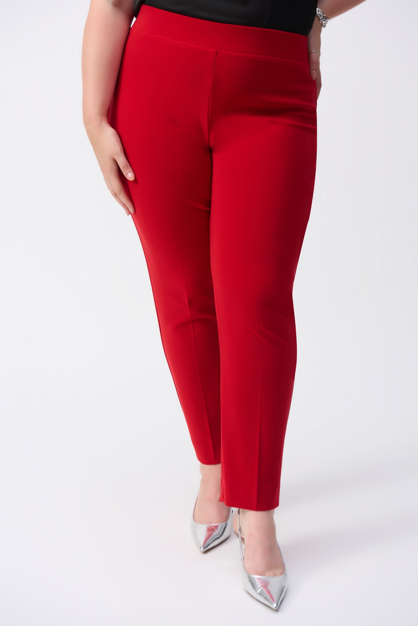 J.R 143105F24 Classic Straight Pants