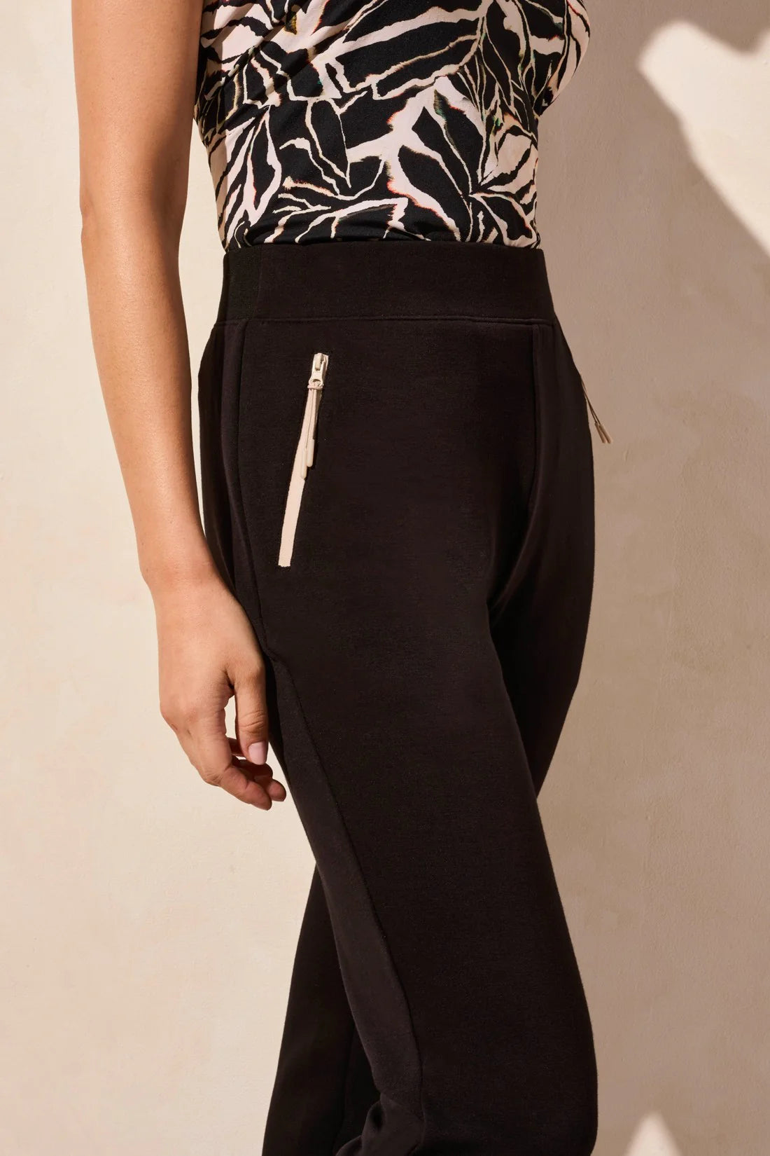 Tri 2065O Techno Lux Contrast Trim Pull-On Ankle Pants