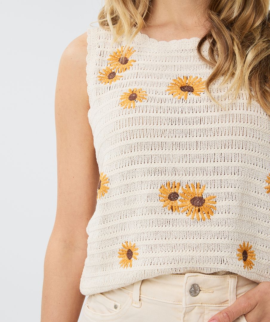 Esq 2201 Flower Embroidered Camisole