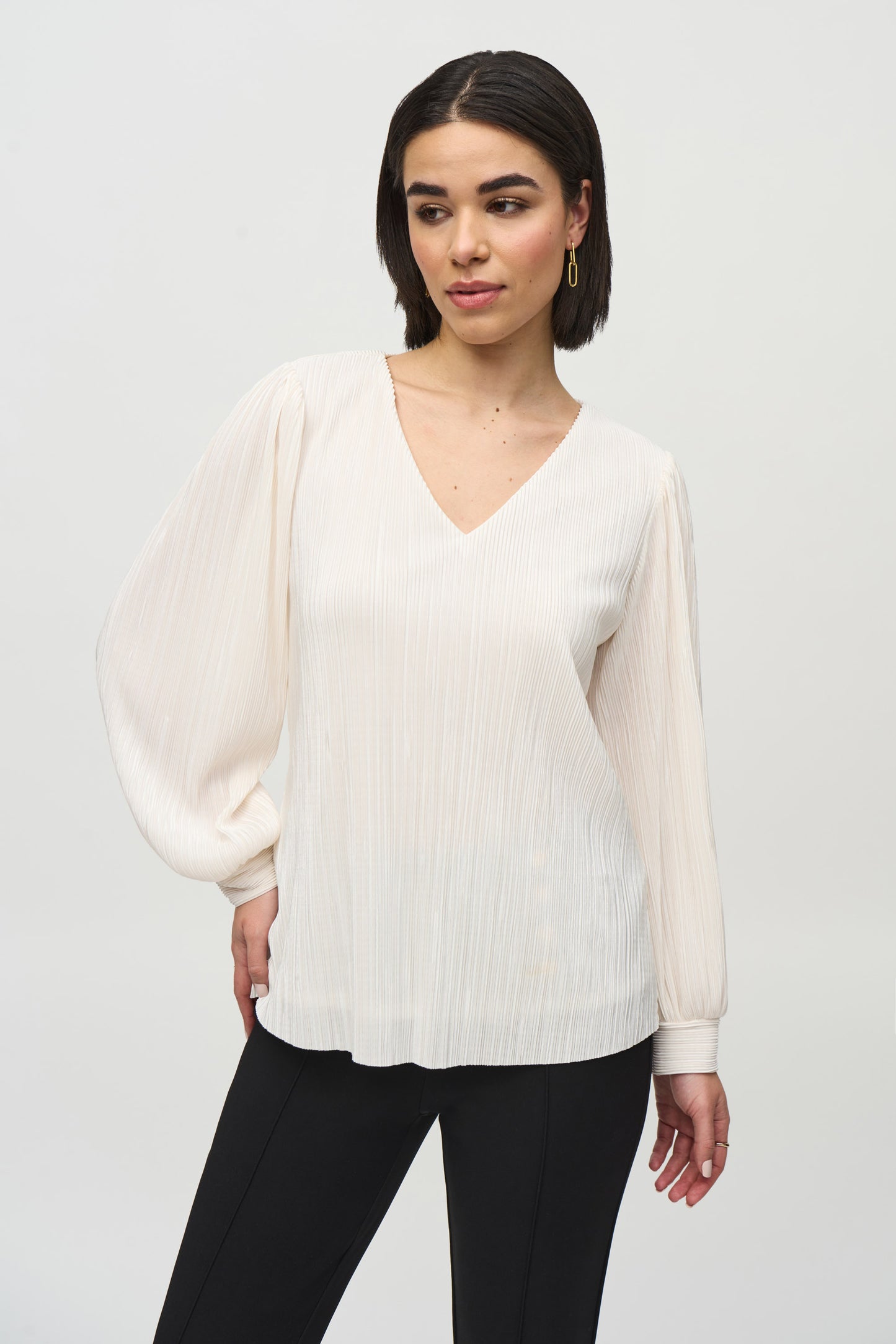 J.R 244163 Pleated Knit Boxy V-Neck Top