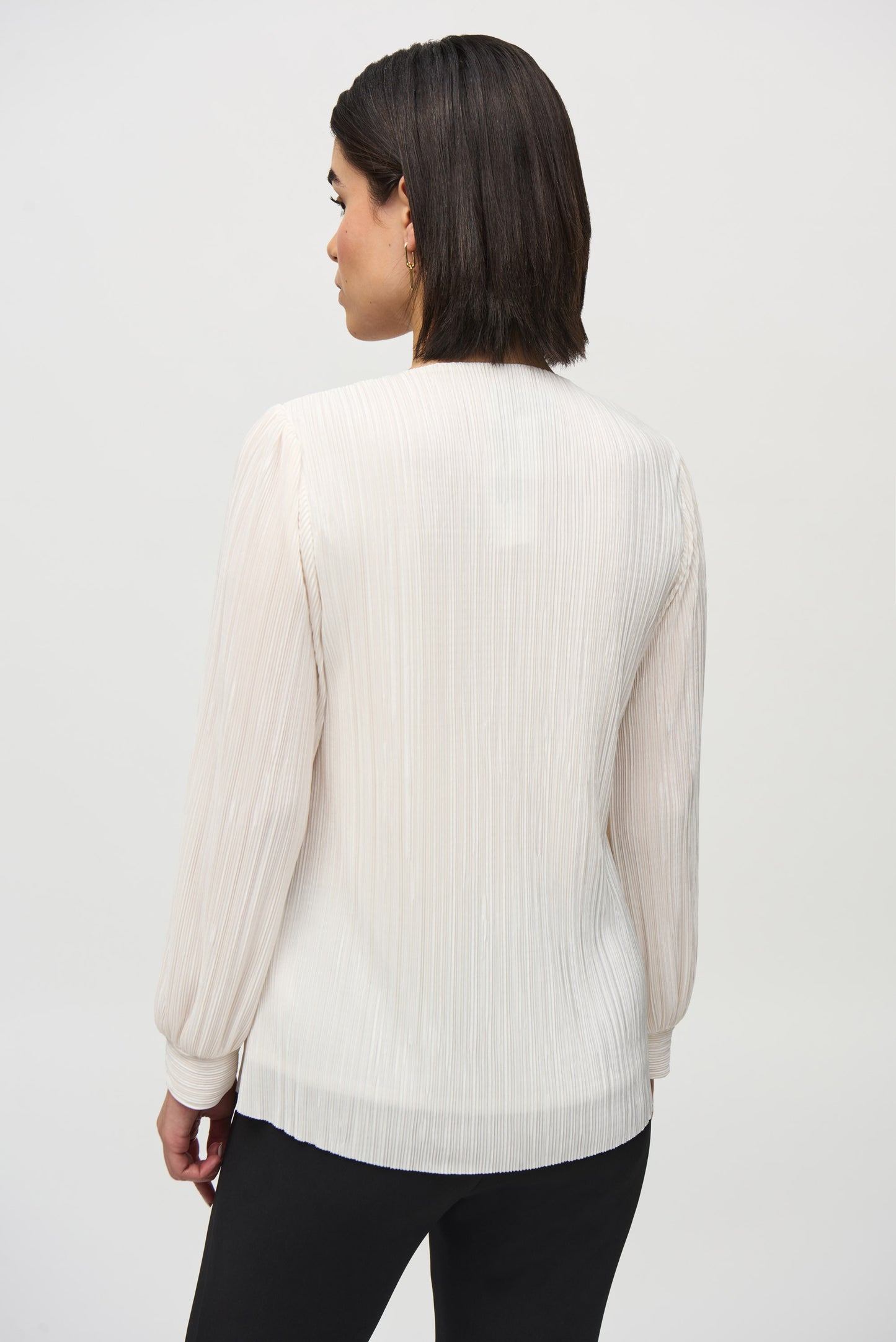 J.R 244163 Pleated Knit Boxy V-Neck Top