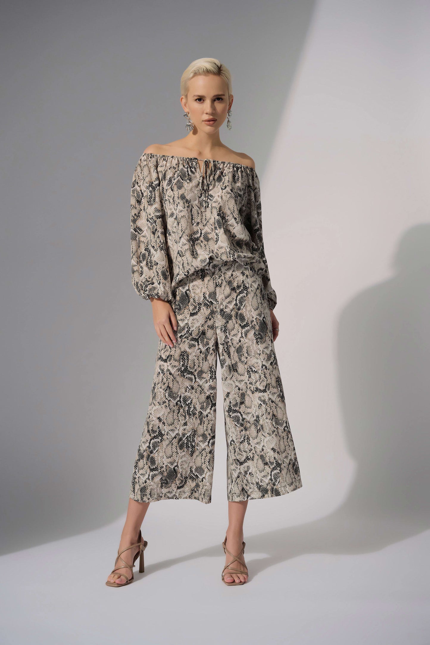 J.R 252241 Woven Gauze Python Print Flared Top