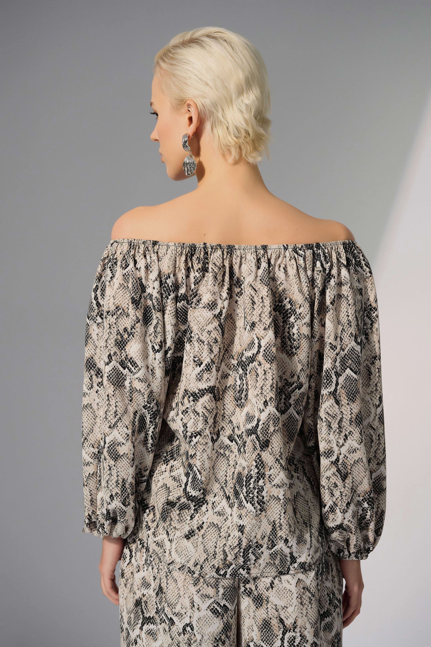 J.R 252241 Woven Gauze Python Print Flared Top