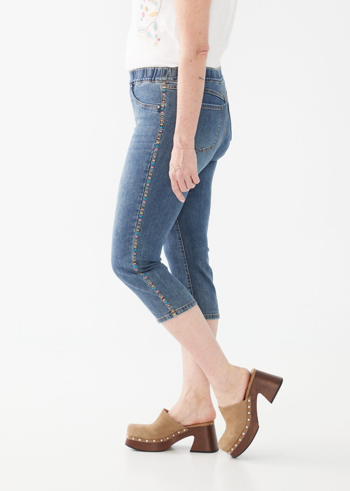 FDJ 2998669 Pull-on Embroidered Denim Capri
