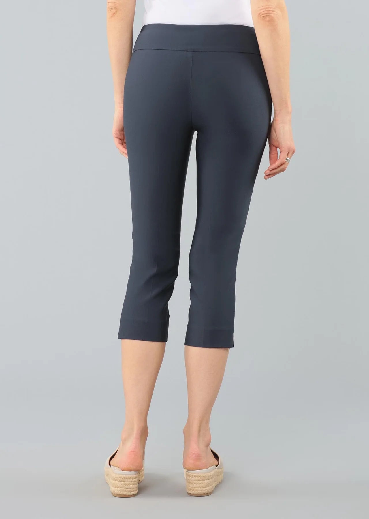 Lis 71767 Mercury Fabric 21 1/2'' Capri With Pockets
