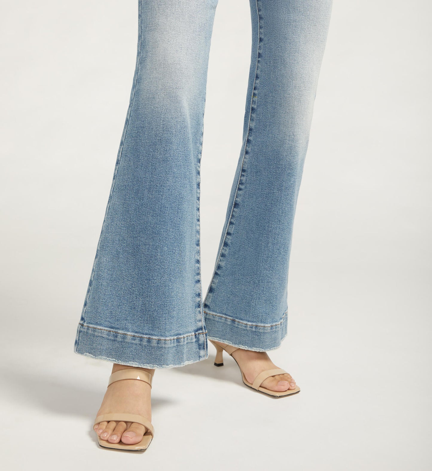 Jag J2972SAT259 Kait Mid Rise Flare Leg Jeans