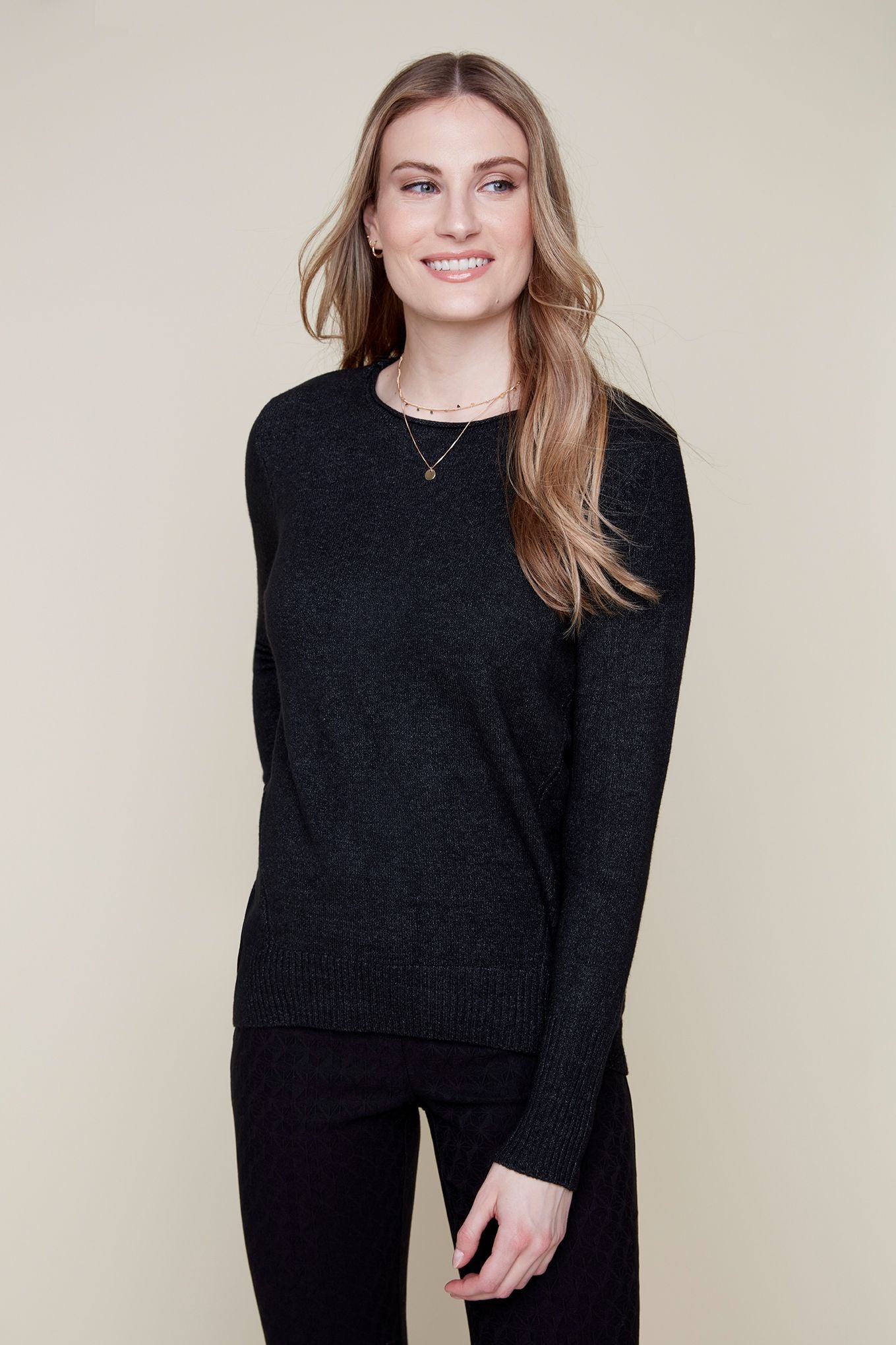 R. 6910 Knit Round Neck Sweater