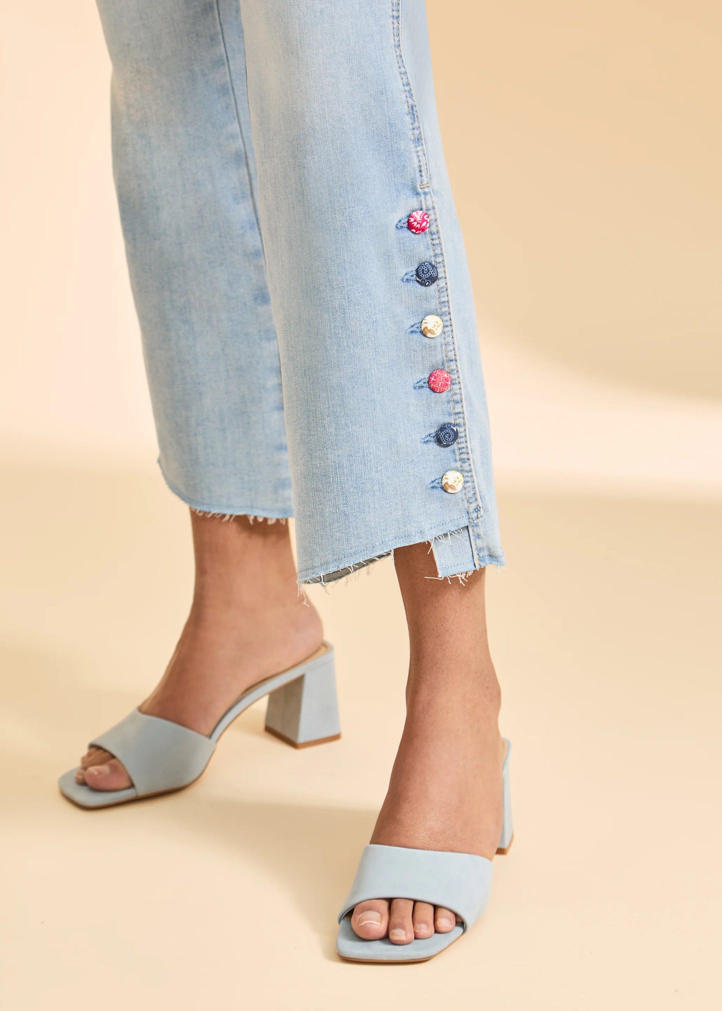 FDJ 2989669 Pull-On Boot Crop Denim