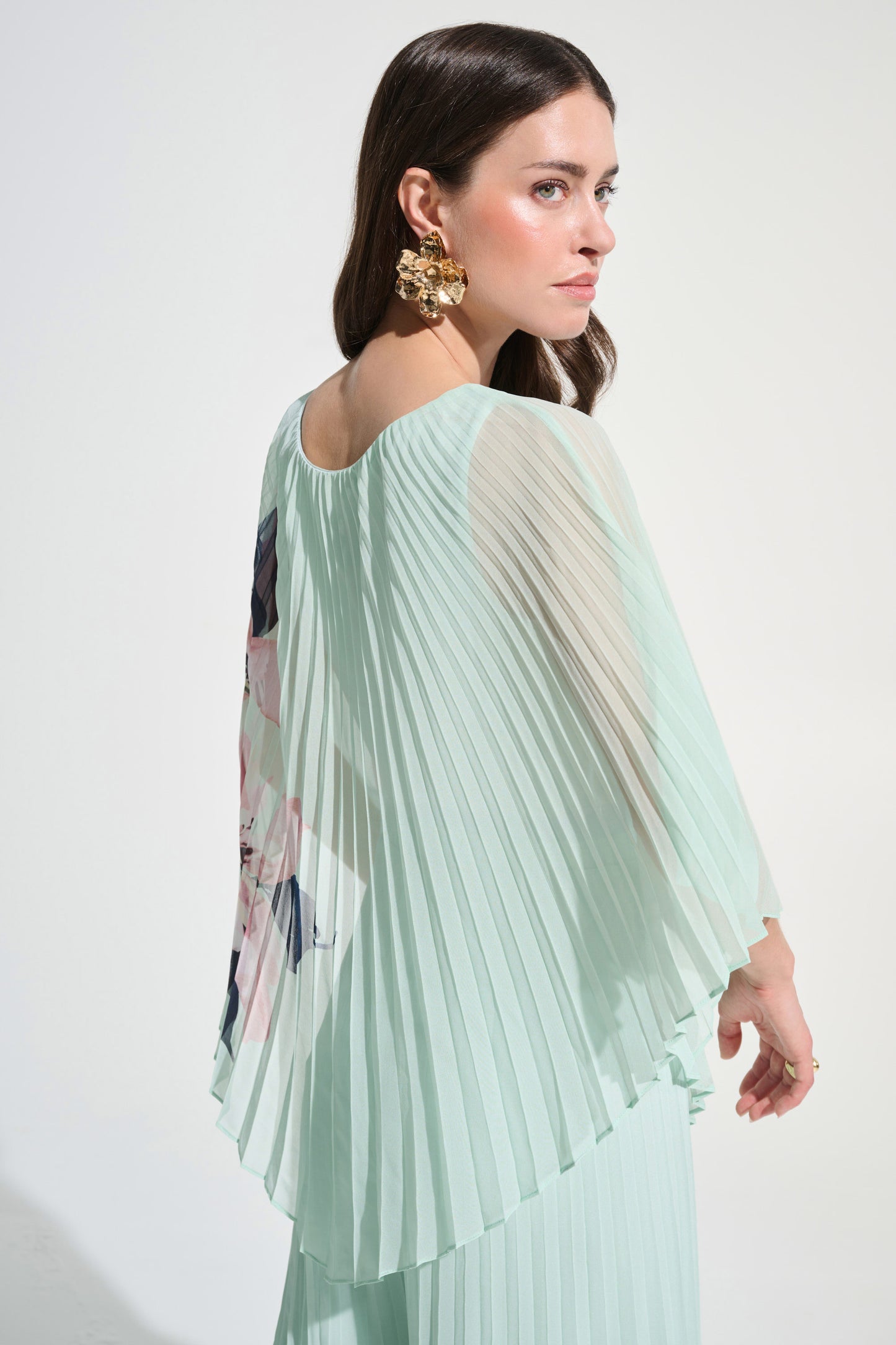 J.R 262724 Signature | Chiffon Floral Print Pleated Poncho Top